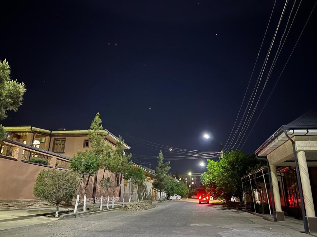 מלון סמרקנד Brown Hill מראה חיצוני תמונה